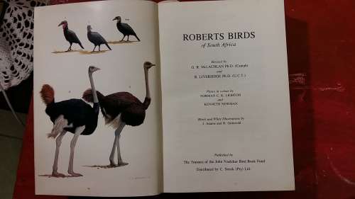 REFERENCE BOOK : ROBERTS BIRDS OF SOUTH AFRICA, LEATHER SPINE, ILLUSTRATED, GILT LETTERING ON SPINE