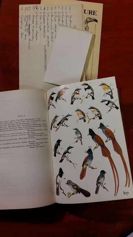 REFERENCE BOOK : ROBERTS BIRDS OF SOUTH AFRICA, LEATHER SPINE, ILLUSTRATED, GILT LETTERING ON SPINE