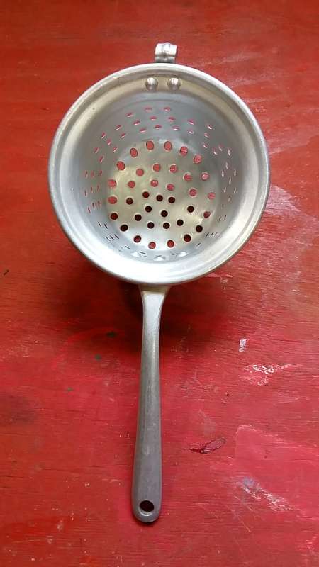 MADE IN PORTUGAL METAL STRAINER WITH HUNDREDS OF USES