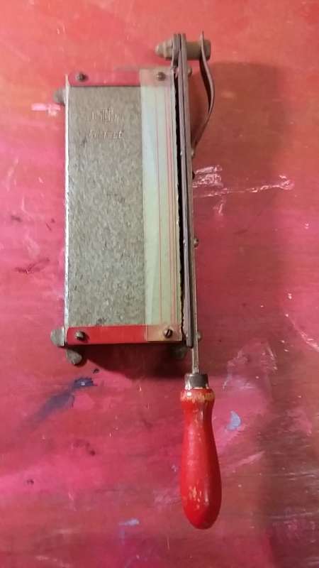 SERRATED EDGE PAPER CUTTER GUILLOTINE PERFECT FOR CUTTING OLD PHOTOGRAPHS, A MUST FOR THE COLLECTOR!