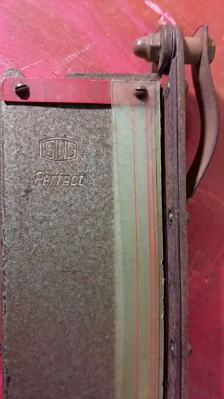 SERRATED EDGE PAPER CUTTER GUILLOTINE PERFECT FOR CUTTING OLD PHOTOGRAPHS, A MUST FOR THE COLLECTOR!