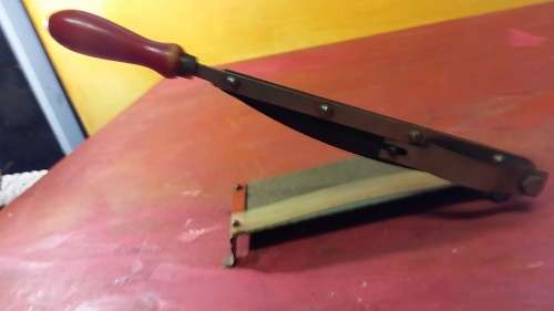 SERRATED EDGE PAPER CUTTER GUILLOTINE PERFECT FOR CUTTING OLD PHOTOGRAPHS, A MUST FOR THE COLLECTOR!
