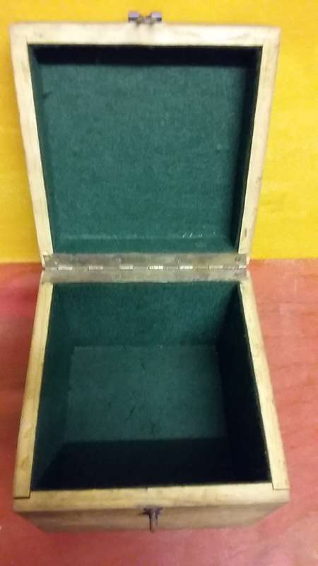 VELVET LINED WOODEN DYNAMITE BOX WITH LATCH