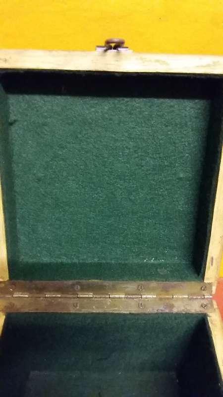 VELVET LINED WOODEN DYNAMITE BOX WITH LATCH