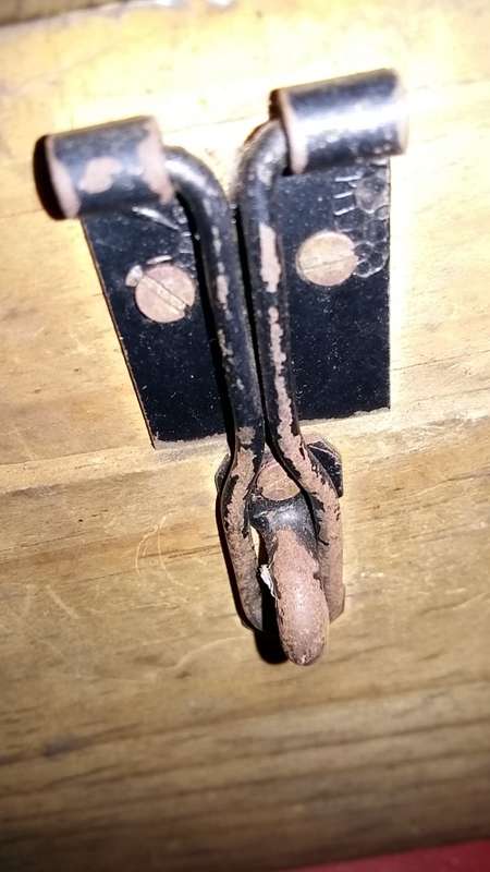 VELVET LINED WOODEN DYNAMITE BOX WITH LATCH