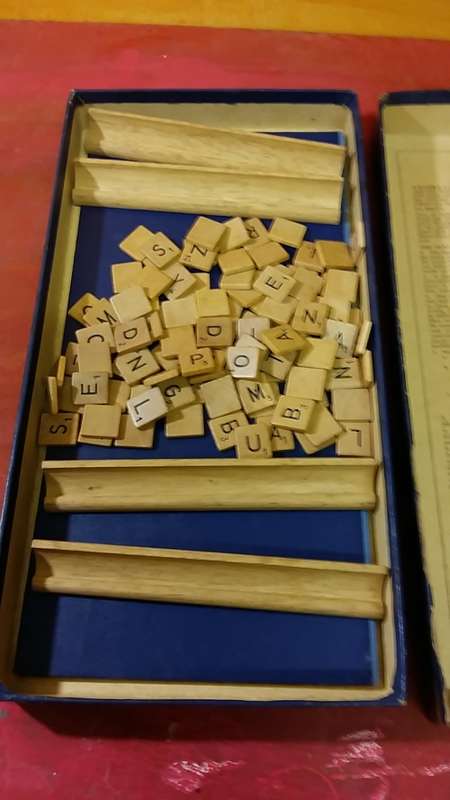 VINTAGE SCRABBLE SET