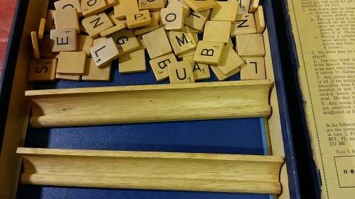 VINTAGE SCRABBLE SET