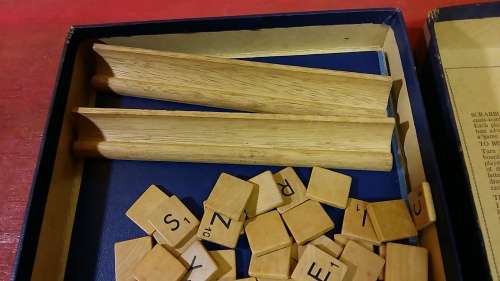 VINTAGE SCRABBLE SET