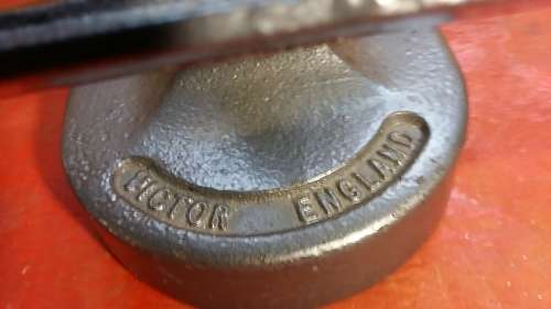 BEAUTIFUL AND HEAVY VICTORIA ENGLAND CAST IRON RECIPE BOOK HOLDER WITH PAGE WEIGHTS