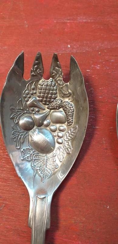 Beautiful Set of 2 Salad Servers