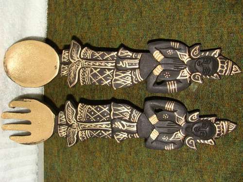 A TOUCH OF ORIENTAL : IMPORTED THAI WOODEN DECORATIVE FORK AND SPOON HANGING ORNAMENT SET