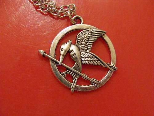 Hunger Games : Mockingjay Pendant and Necklace