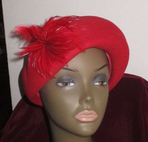 VINTAGE WOMAN'S HAT