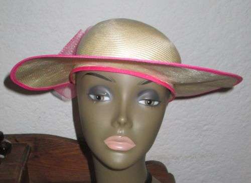 VINTAGE WOMAN'S HAT