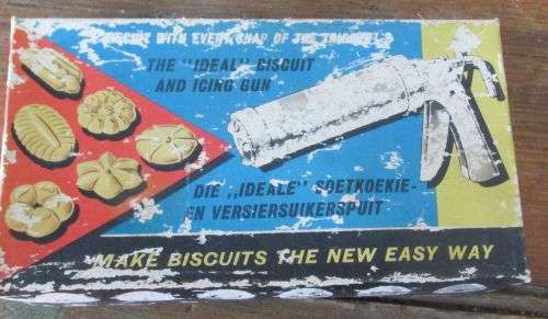 THE "IDEAL " BISCUIT AND ICING GUN IN ORIGINAL BOX MADE IN SOUTH AFRICA