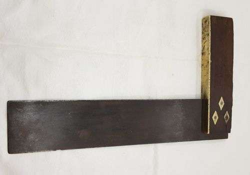 OLD SQUARE  32 CM LONG.