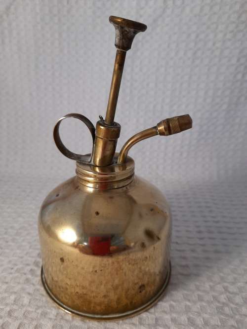 BRASS OIL CAN IN WORKING ORDER