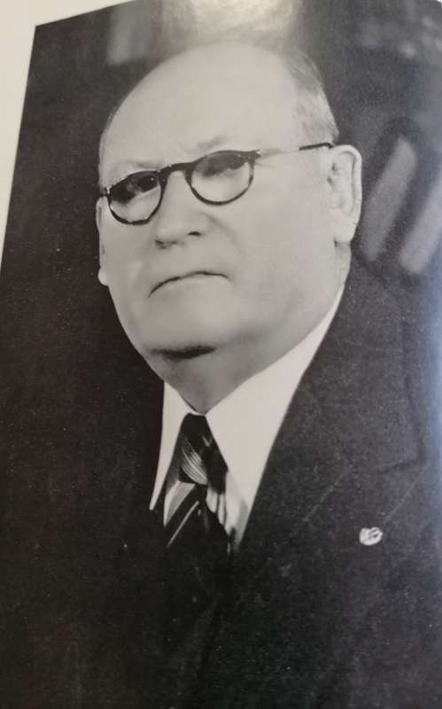 D. F. MALAN AFRIKANER-VOLKSEENHEID EN MY ERVARINGs OP DIE PAD DAARHEEN