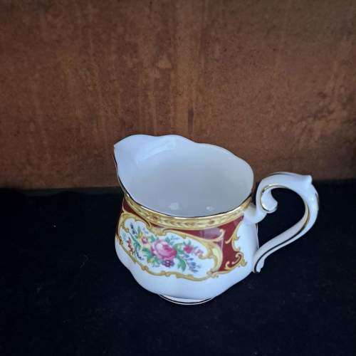 ROYAL ALBERT `LADY HAMILTON ` SUGAR BOWL AND MILK JUG SET