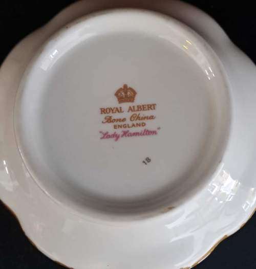 ROYAL ALBERT `LADY HAMILTON ` SUGAR BOWL AND MILK JUG SET