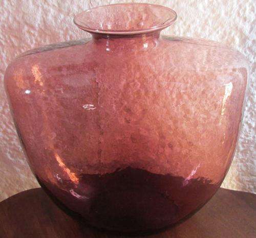 BEAUTIFUL VINTAGE VASE