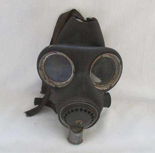 VINTAGE ARMY GAS MASK