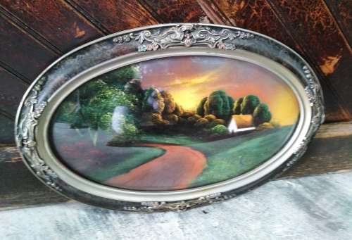 BEAUTIFUL OVAL FRAME WITH PAINTING