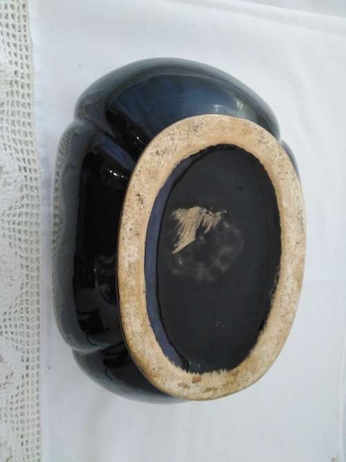 BLACK VASE   HEIGHT 17CM