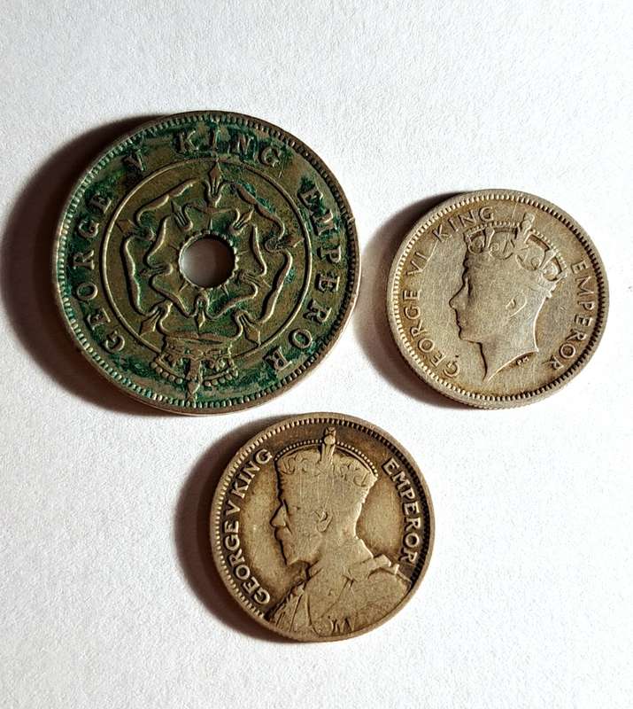 Grouping of  1x Southern Rhodesia penny and 2 x  !!silver!!  6 pence (One bid takes all)