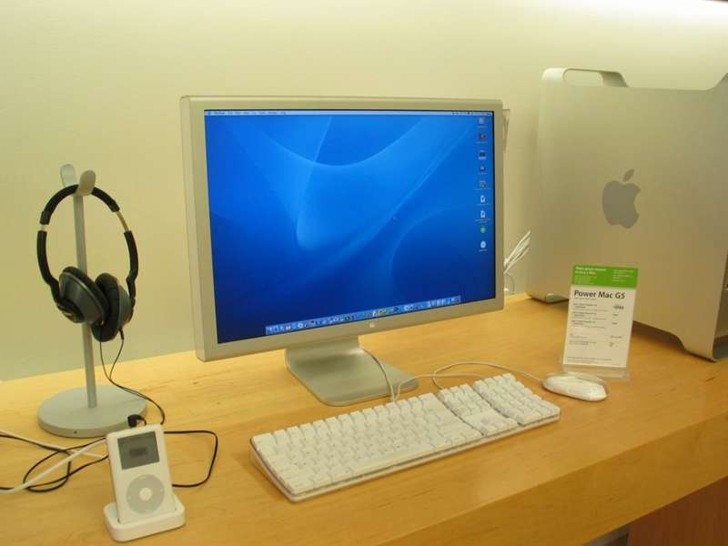 **Apple Aluminium Cinema Display**