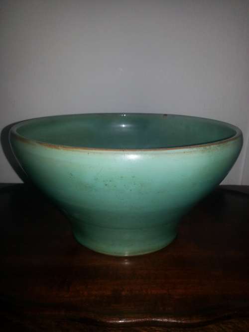 Linn Ware ceramic fruit or serving bowl celadon green glaze