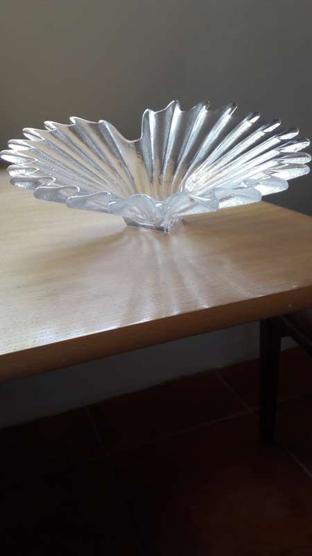 Large British Dartington crystal fruit bowl/centrepiece designed by Anita Harris 1983/4