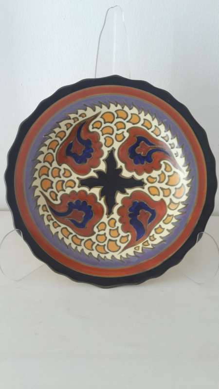 Gouda PZH Art Deco wall plate in the Victoria Royal pattern 1931
