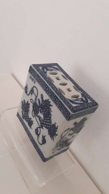 Chinese porcelain opium pillow headrest late 19th or early 20th Century