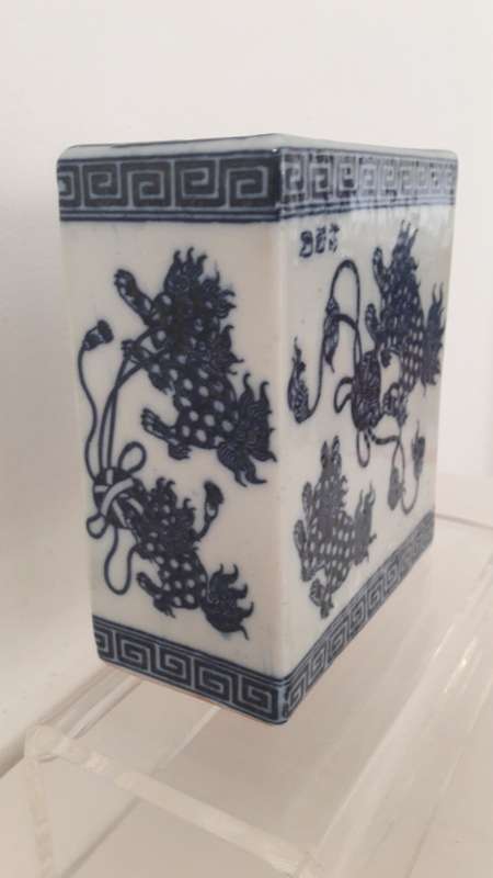 Chinese porcelain opium pillow headrest late 19th or early 20th Century