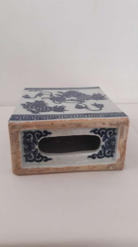 Chinese porcelain opium pillow headrest late 19th or early 20th Century