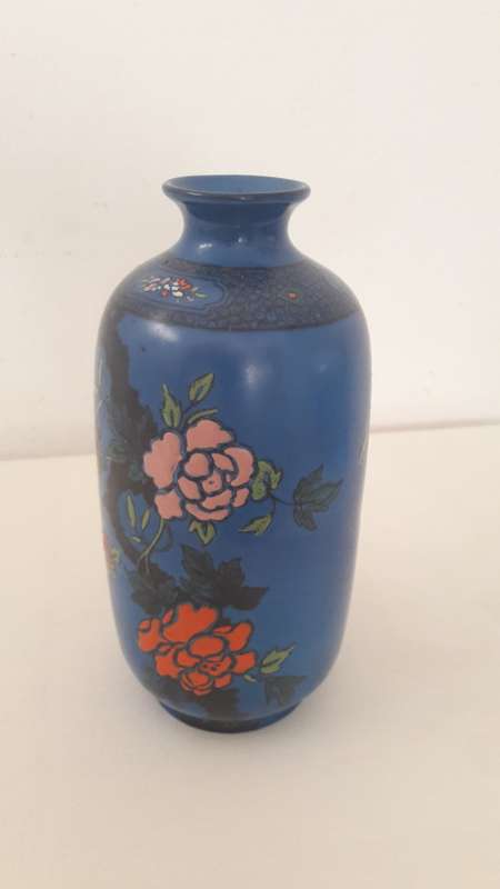 Art Deco Shelley ceramic vase in Chinoiserie style circa 1920's