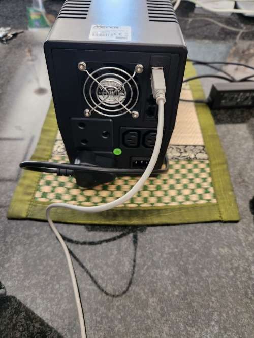 Mecer 2000VA (2000VA/1200W) Line Interactive/Off-Line UPS - Black