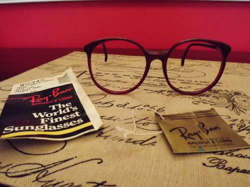 VINTAGE 1980 ORIGINAL NEW RAY BAN TRADITIONALS RED WINE TINT SUNGLASS FRAME ONLY-LADIES STYLE W0345
