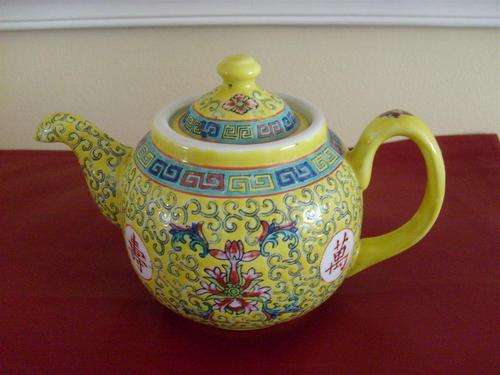 BEAUTIFUL ANTIQUE YELLOW HAND PAINTED  CHINESE 'BLESSING' TEA POT -stamped/signed