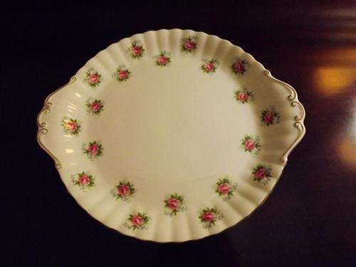 ROYAL ALBERT 'FORGET - ME- NOT ROSE'  BONE CHINA ENGLAND PRETTY CAKE /BISCUIT PLATE WITH HANDLES
