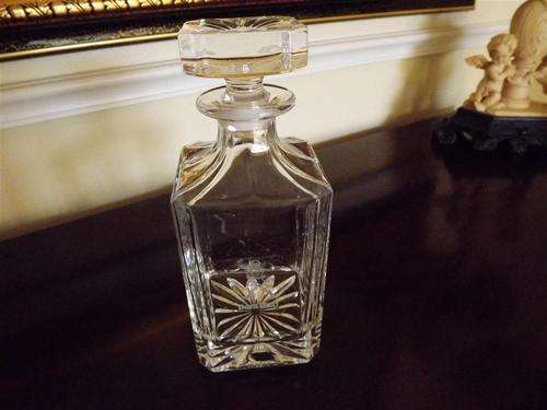 COLLECTORS 'JOHNNIE WALKER' -BORN 1820' ENGRAVED CRYSTAL DECANTER - MADE IN POLAND - PERFECT !
