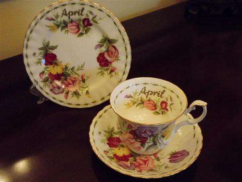 ROYAL ALBERT - APRIL - TEA TRIO - FLOWER OF THE MONTH SERIES - SWEET PEAS- BEAUTIFUL!
