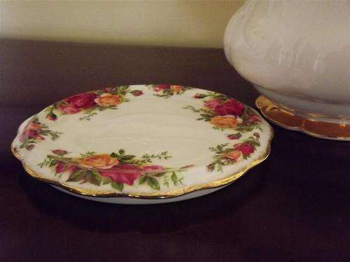 RARE ROYAL ALBERT 'OLD COUNTRY ROSES' LARGE TEAPOT STAND - 1962 ROYAL ALBERT LTD BACKSTAMP STUNNING!