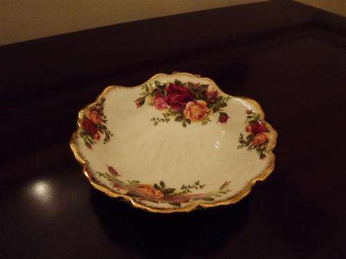 ROYAL ALBERT 'OLD COUNTRY ROSES' SOAP DISH (SHELL SHAPED) /TRINKET HOLDER -FULLY BACKSTAMPED 1962