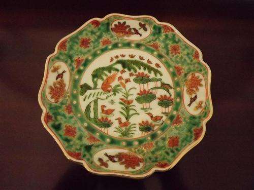 ANTIQUE ORIENTAL/JAPANESE HANDPAINTED AND SIGNED GREEN AND BROWN DISPLAY PLATE