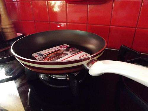 QUALITY RETRO STRIPED HEAVY TEFLON COATED 24CM FRYING PAN - MADE IN ITALY BY DOMO - NEW!