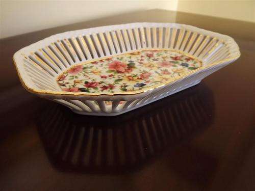 VINTAGE PRETTY CHINTZ FLOWER RECTANGULAR TRAY WITH GOLD TRIMMED PUNCHED OUT DESIGN  ON EDGE