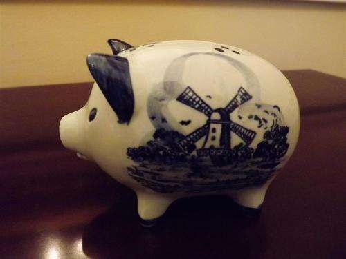 VINTAGE DELFT BLUE HAND PAINTED PIG SHAPED MONEY BOX WITH STOPPER IN WINDMILL  DESIGN (PIGGY BANK)