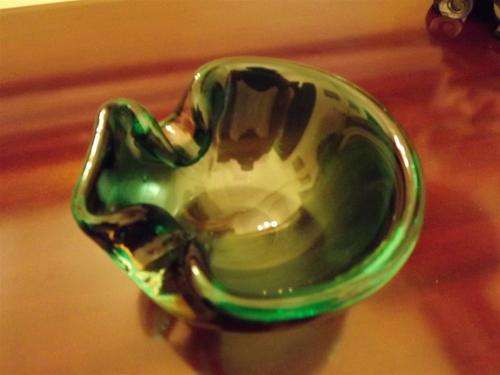 BEAUTIFUL  VENETIAN GREEN GLASS ASHTRAY  CAN ACCOMMODATE TWO CIGARETTES. THE COLOUR IS STUNNING !